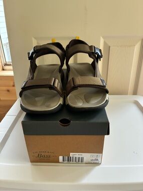 NWT in original box Men’s GH Bass Trek Sport Sandals size 10